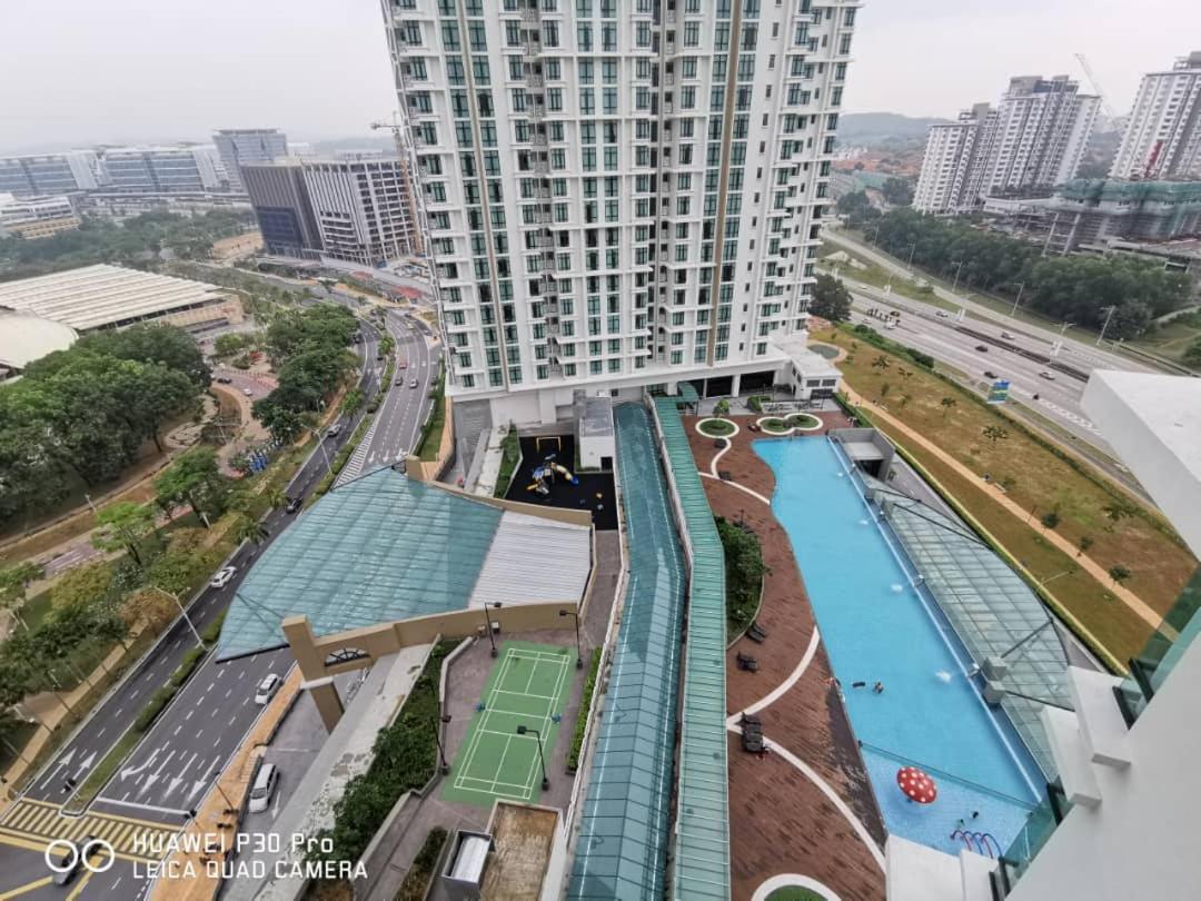 Апартаменты Shaftsbury Putrajaya At Alamanda Mall Экстерьер фото