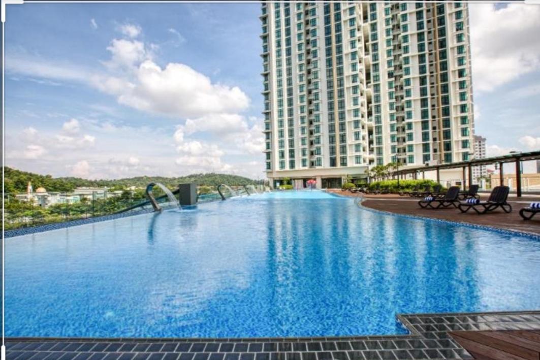 Апартаменты Shaftsbury Putrajaya At Alamanda Mall Экстерьер фото