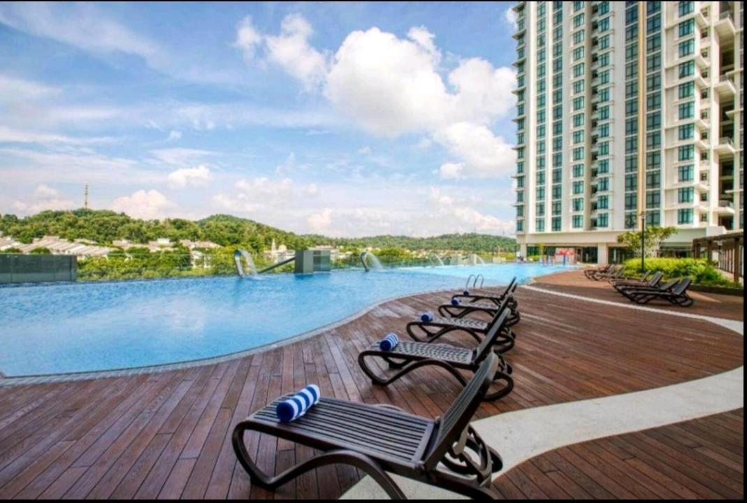 Апартаменты Shaftsbury Putrajaya At Alamanda Mall Экстерьер фото